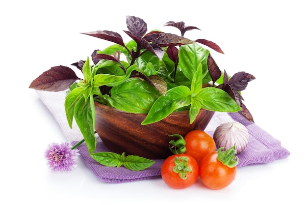 Кухонный стол с ингредиентами